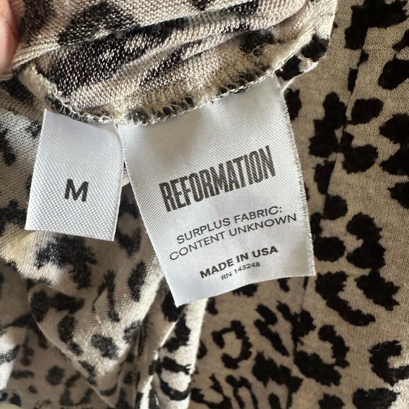 Reformation Leopard Cheetah Print Soft Classic Short Sleeve Tee T-Shirt size M - Picture 5 of 5